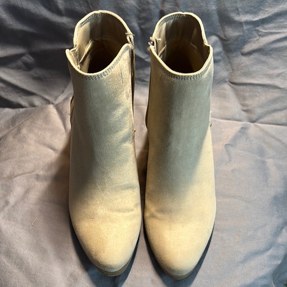Elegant Cream Ankle Boots - Picture 1 of 4